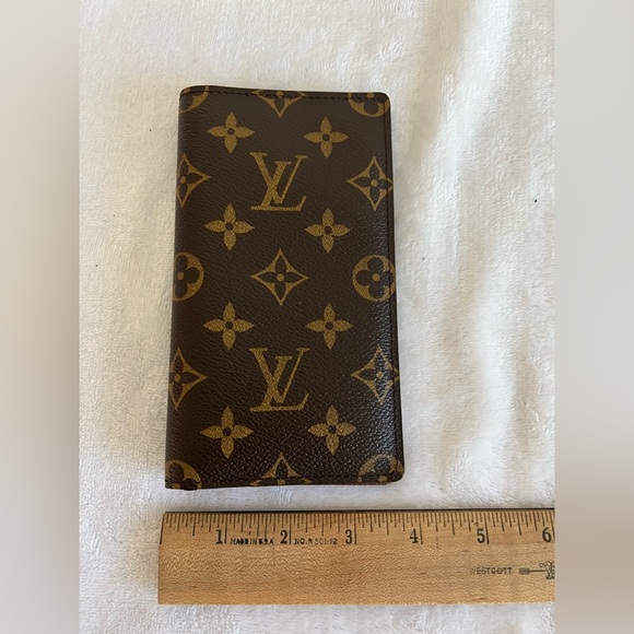 Louis Vuitton Wallet - Picture 1 of 3